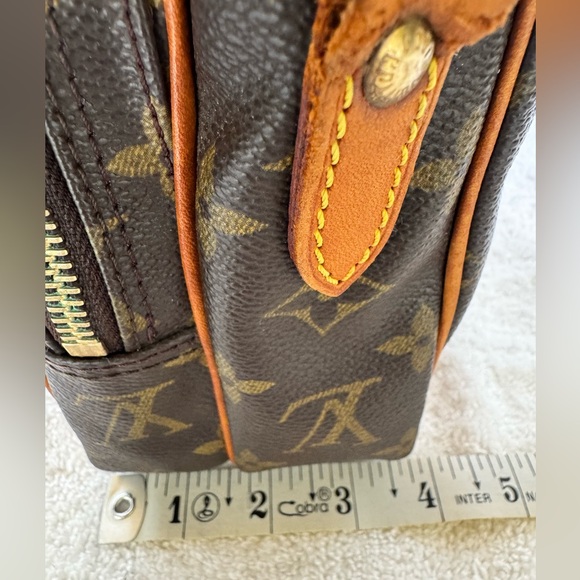 LOUIS VUITTON Amazone Monogram Crossbody Shoulder Bag - Picture 15 of 15